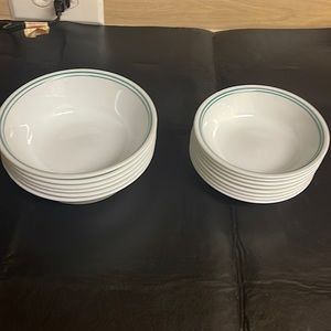 Dinnerware set